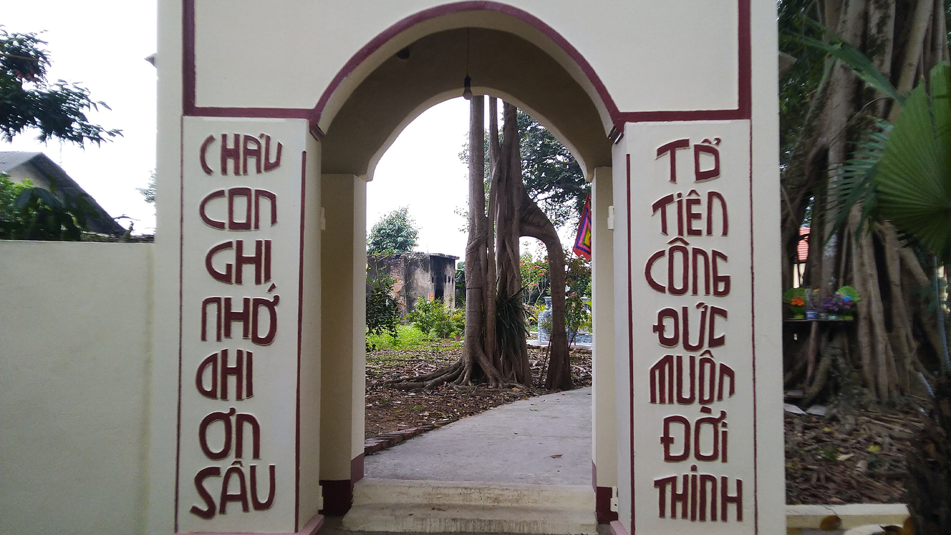 07_Cổng Vào Nhà Thờ Thánh.jpg